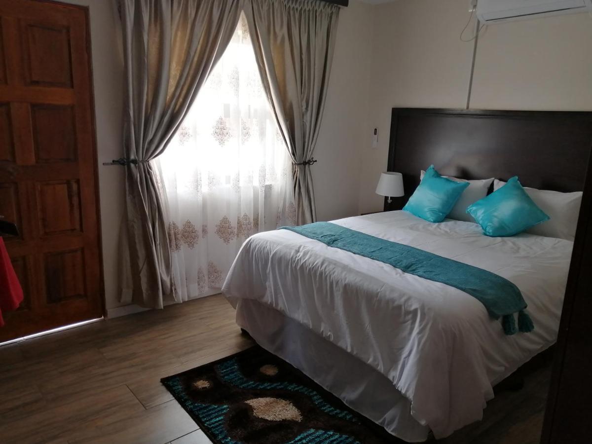 Lala Poa Guest House Klerksdorp Eksteriør bilde