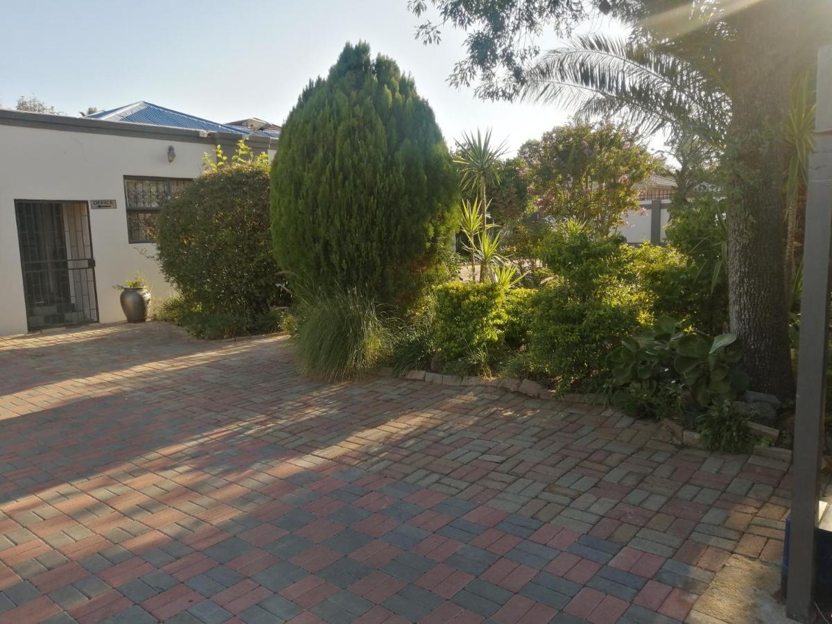 Lala Poa Guest House Klerksdorp Eksteriør bilde