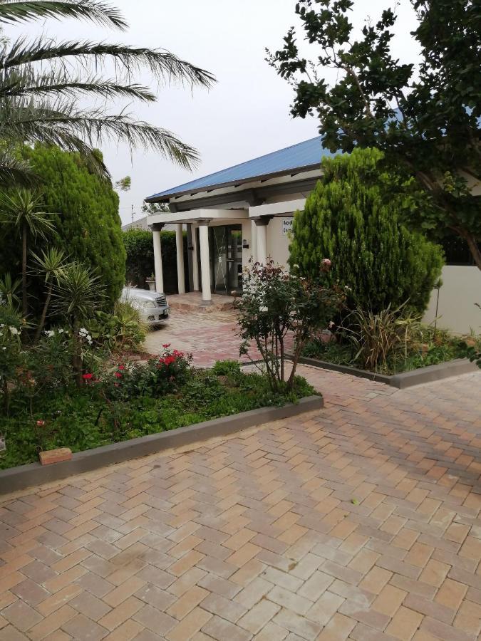 Lala Poa Guest House Klerksdorp Eksteriør bilde