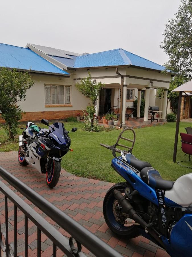 Lala Poa Guest House Klerksdorp Eksteriør bilde