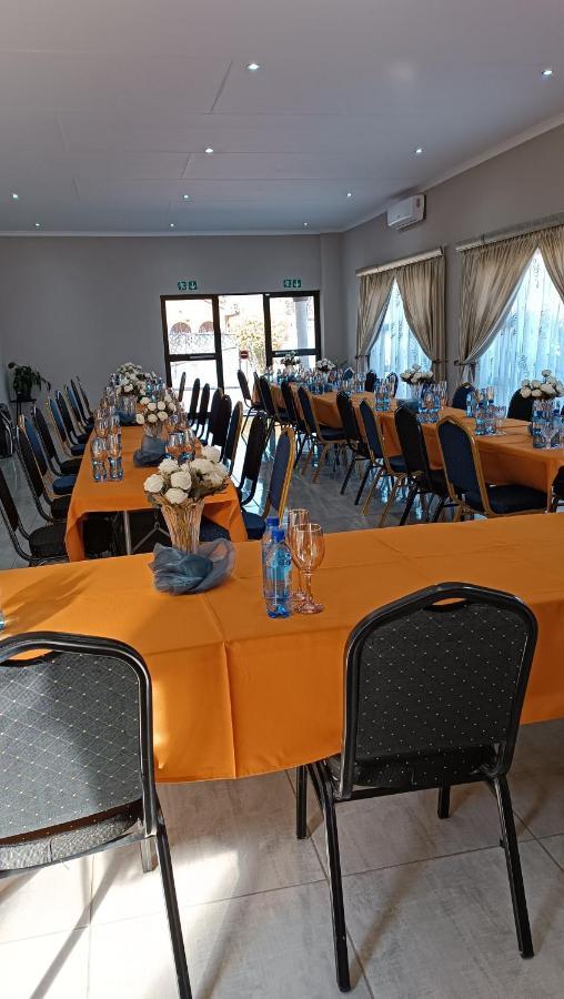 Lala Poa Guest House Klerksdorp Eksteriør bilde