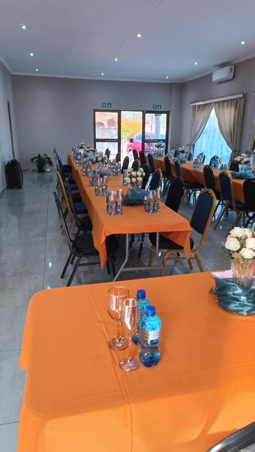 Lala Poa Guest House Klerksdorp Eksteriør bilde